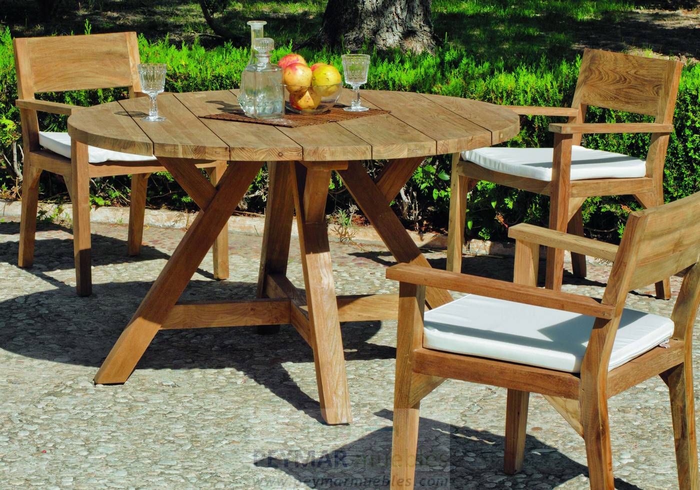 Conjunto Madera Teka Windsor-130/4 - Conjunto para jardín de madera de teka lux: Mesa redonda 130 cm. y 4 sillones con cojines