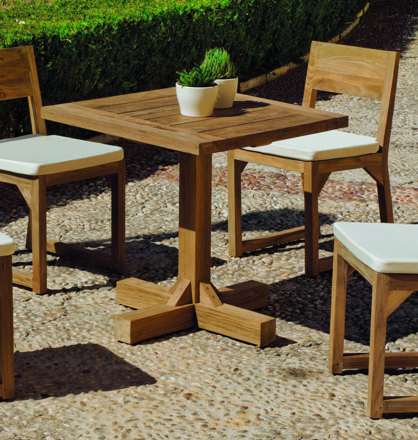 Conjunto Madera Teka Windsor 75-4 - Conjunto para jardín de teka lux: Mesa cuadrada de 75 cm. y 4 sillas con cojines