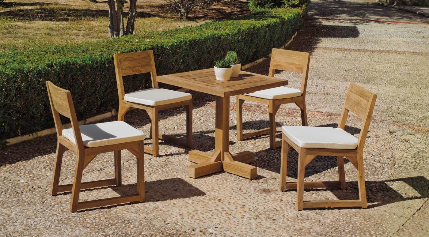 Conjunto para jardín de teka lux: Mesa cuadrada de 75 cm. y 4 sillas con cojines