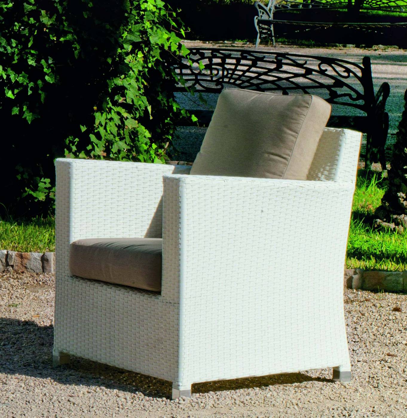 Conjunto Ratán Sint. Yansi-8 - Conjunto de ratán sintético color blanco: sofá 3 plazas + 2 sillones + mesa de centro