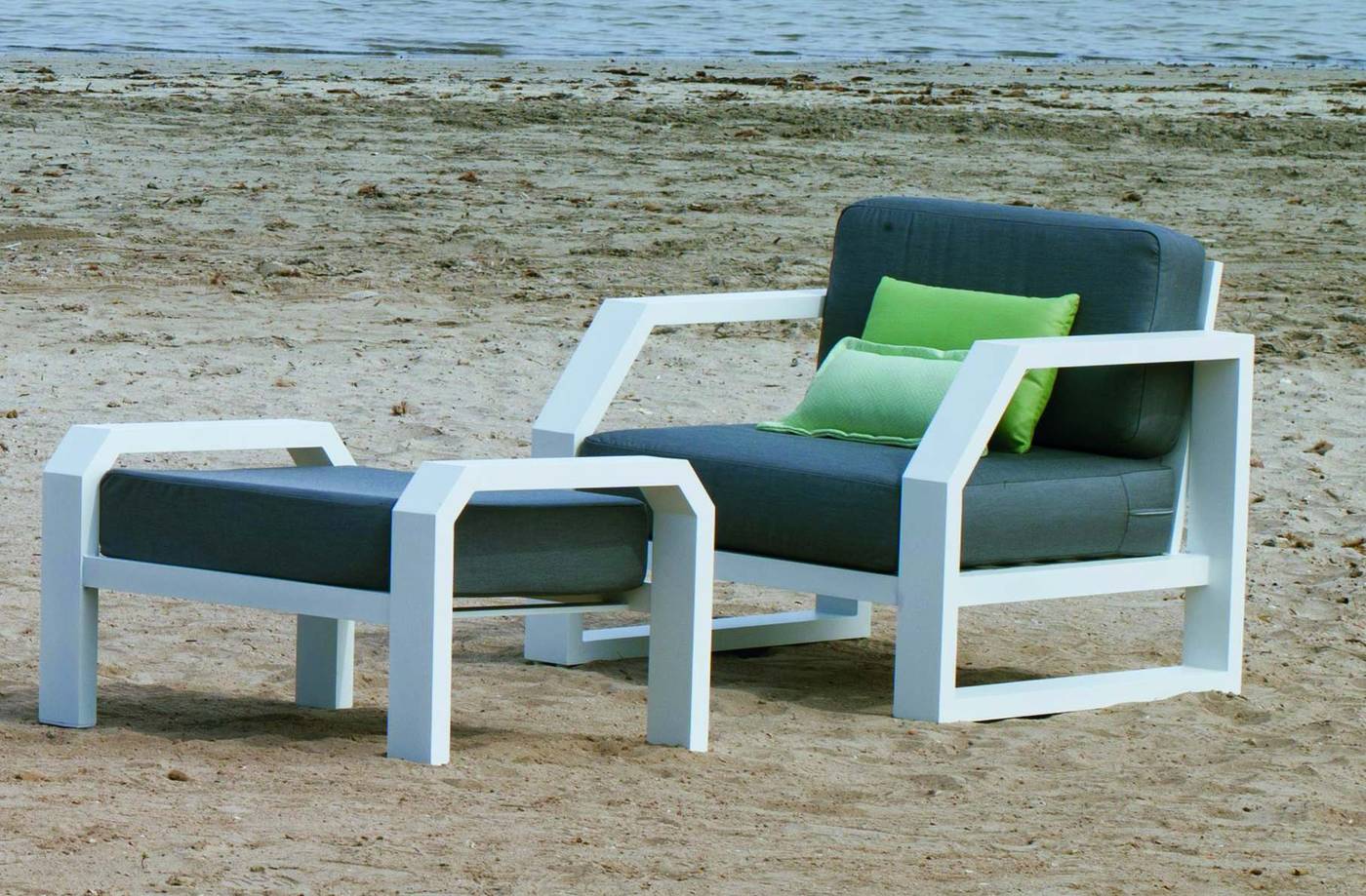 Set Aluminio Luxe Zafiro-10 - Conjunto lujo de aluminio: 1 sofá de 3 plazas + 2 sillones + 1 mesa de centro + 2 reposapiés. Disponible en color blanco, antracita, champagne, plata o marrón