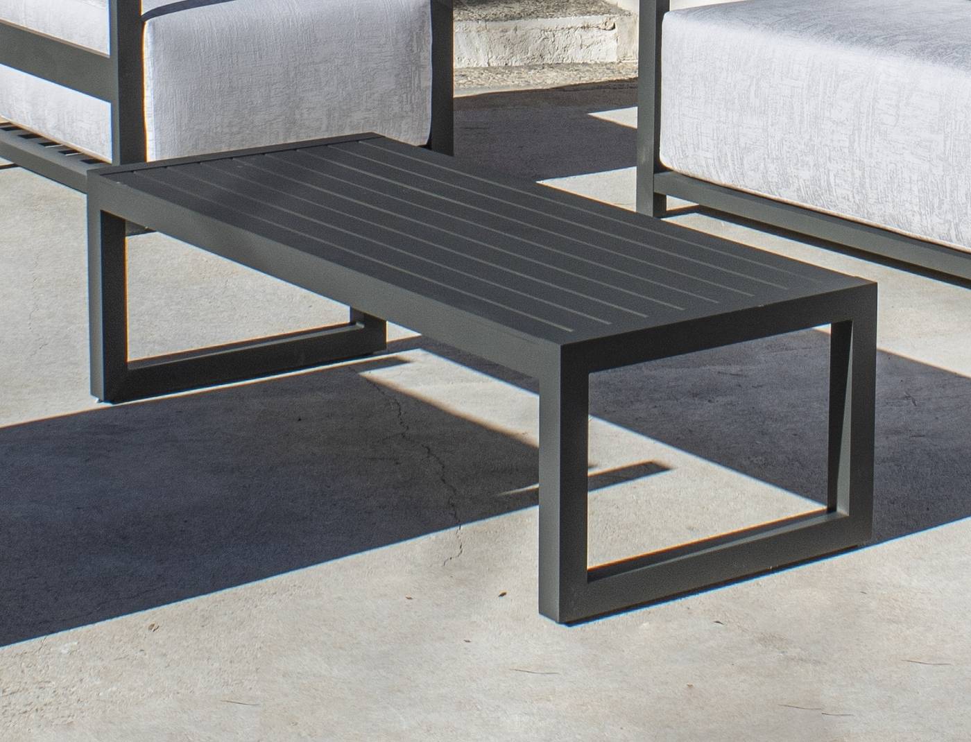 Set Aluminio Palermo-8 - Conjunto de aluminio: sofá de 3 plazas + 2 sillones + 1 mesa de centro. Disponible en color blanco, antracita, marrón, champagne o plata.
