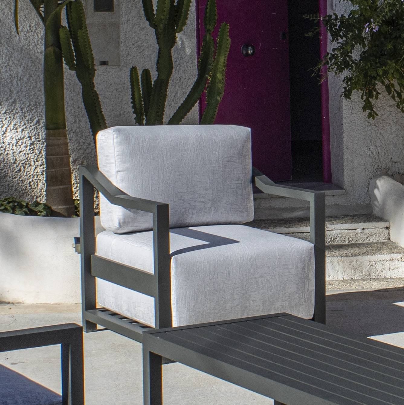 Set Aluminio Arouva-8 - Conjunto aluminio con cojines extra extra confort: sofá de 3 plazas + 2 sillones + 1 mesa de centro. Colores: blanco, antracita, marrón, champagne o plata.