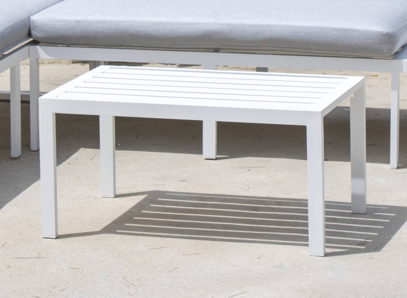 Mesa Aluminio 80 - Mesa de centro de aluminio de color blanco o antracita.