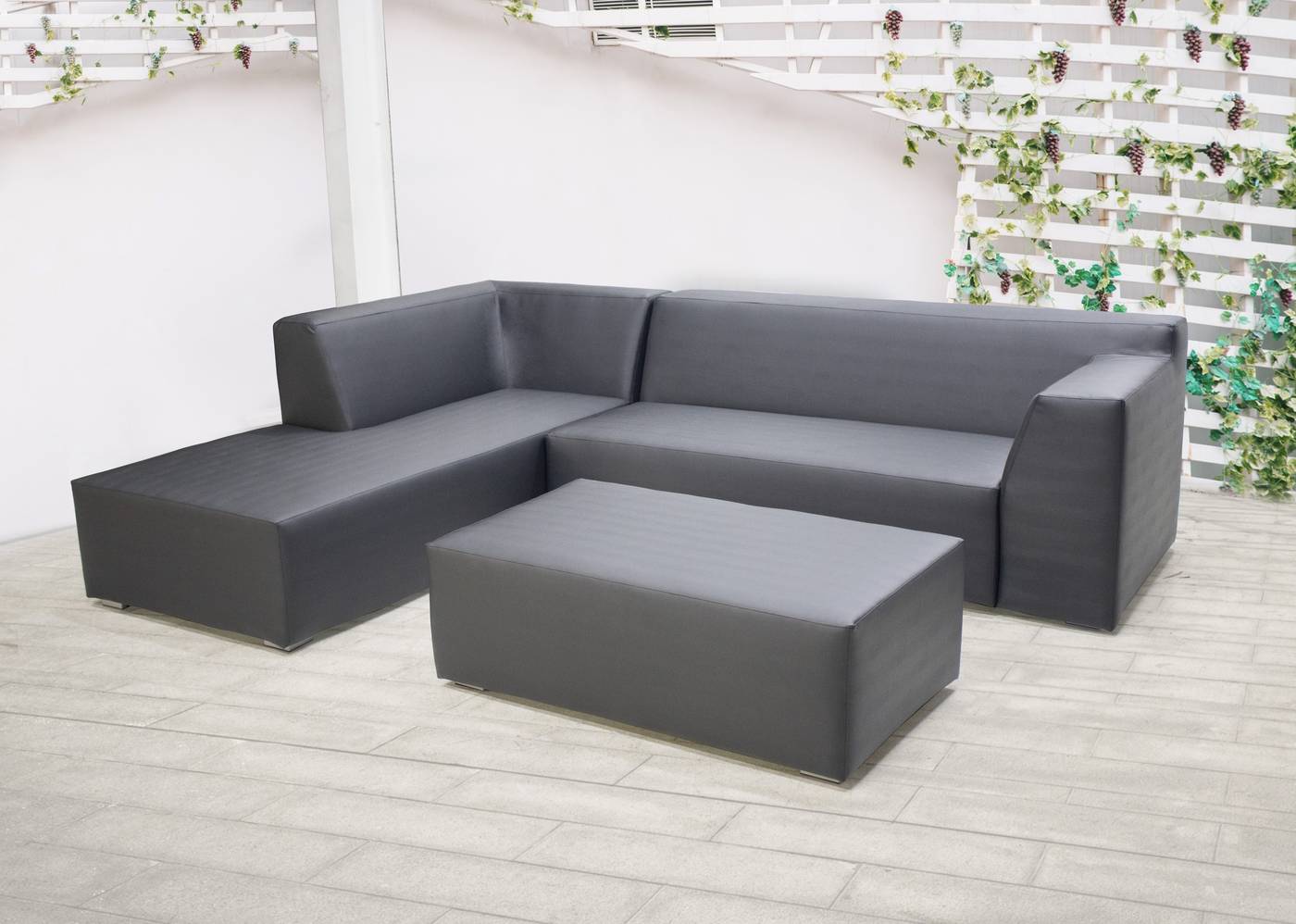 Lujoso conjunto de aluminio tapizado con piel nautica o premiun: Chaiselonge + sofá 2/3 plazas + mesa de centro.