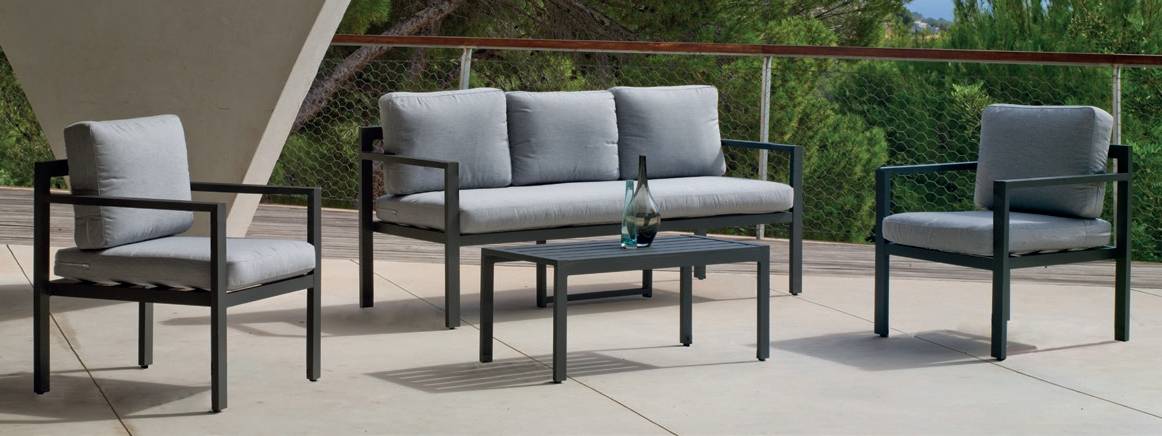 Conjunto de aluminio: sofá 3 plazas + 2 sillones + 1 mesa de centro + cojines. Estructura de color blanco o antracita.