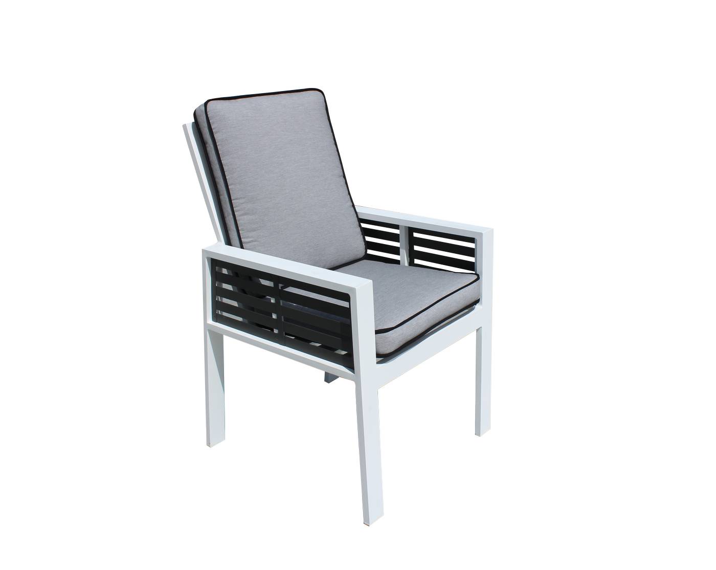 Exclusivo sillón de comedor de aluminio bicolor. Con cómodos cojines asiento y respaldo desenfundables.