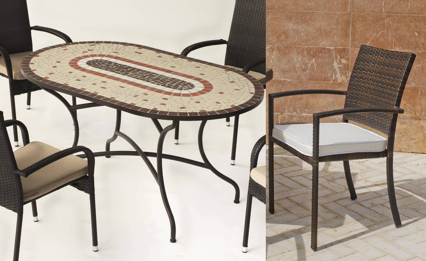 Conjunto de forja color marrón: mesa ovalada con tablero mosaico de 150 cm + 4 sillones de ratán.