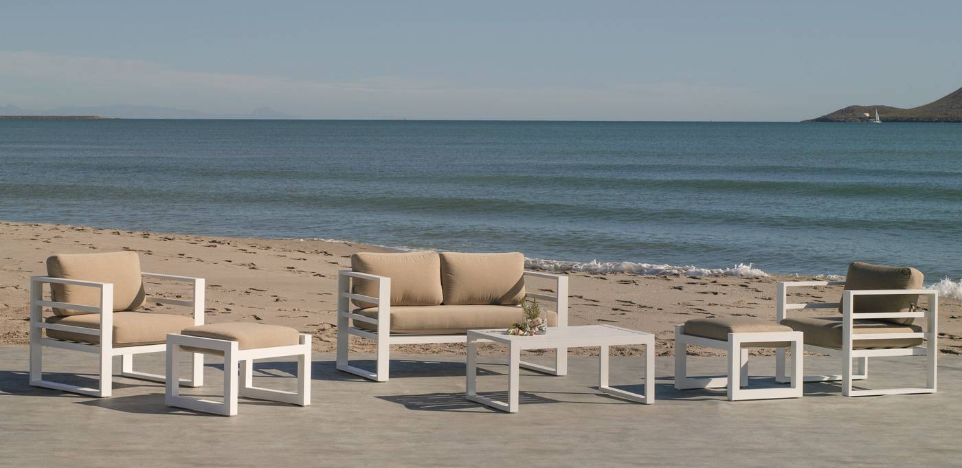 Conjunto de aluminio: 1 sofá 2 plazas + 2 sillones + 1 mesa de centro. Disponible en cinco colores diferentes.