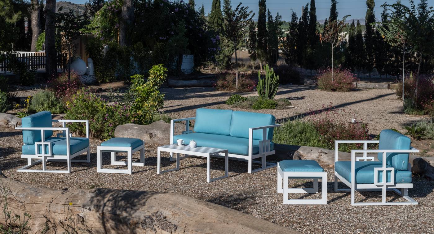 Conjunto de aluminio: sofá de 2 plazas + 2 sillones + 1 mesa de centro + 2 reposapiés. Disponible en color blanco, antracita, marrón, champagne o plata.