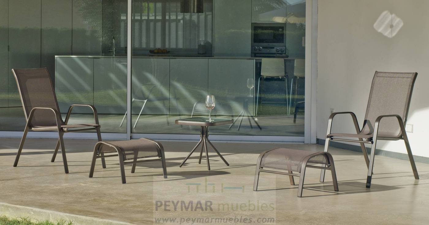 Conjunto de acero inoxidable color bronce: mesa auxiliar con tapa de cristal templado + 2 sillones apilables de acero y textilen + reposapies