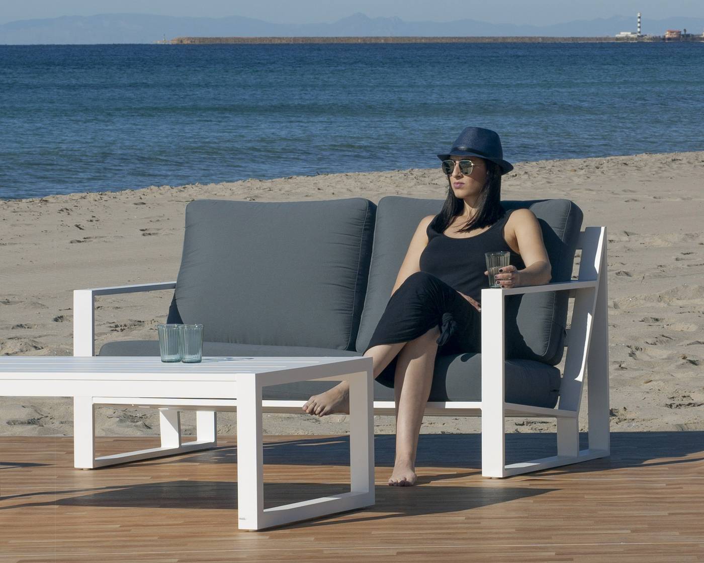 Set Aluminio Luxe Aleli-7 - Lujoso conjunto de aluminio: 1 sofá de 2 plazas + 2 sillones + 1 mesa de centro + cojines.