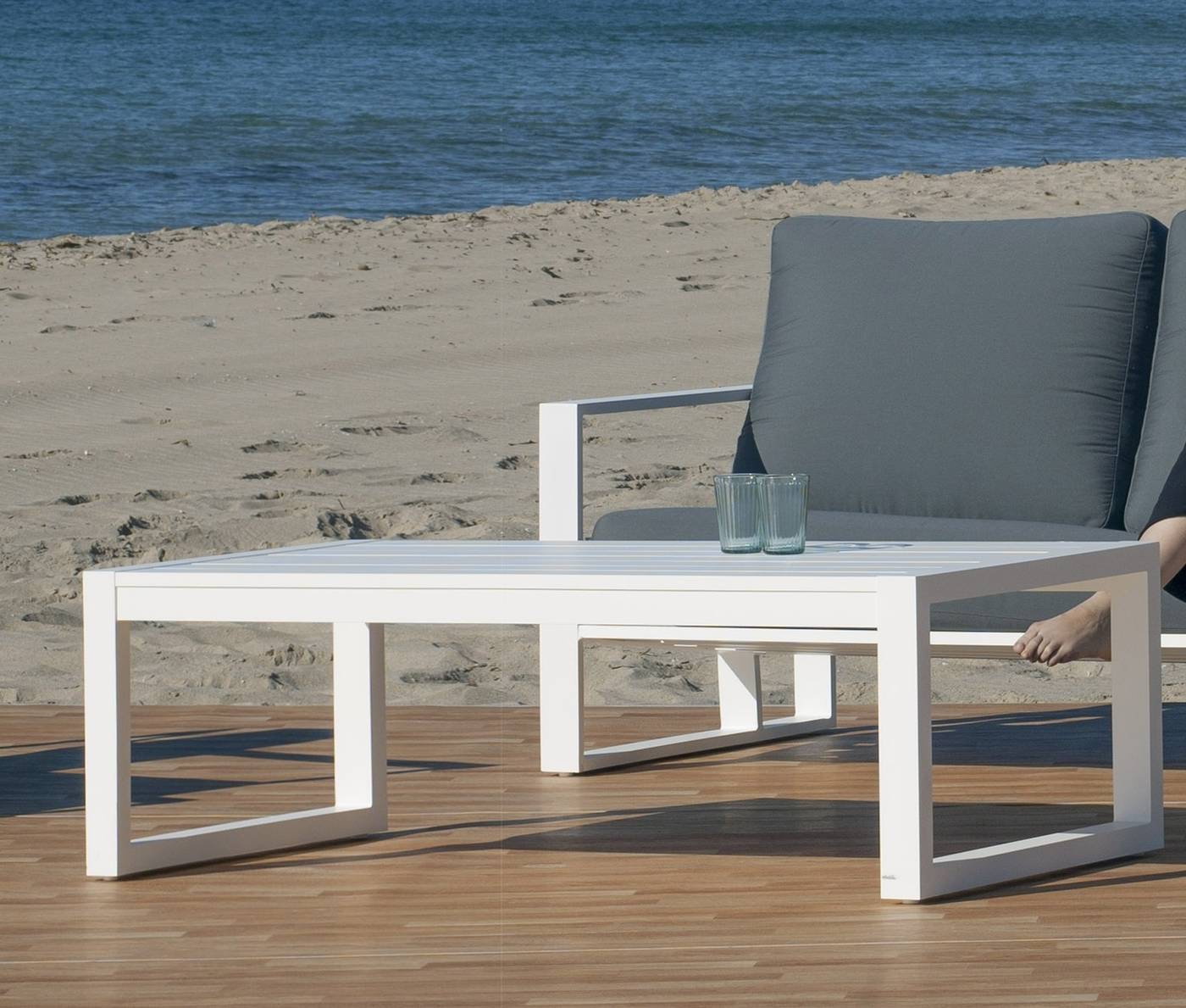 Set Aluminio Luxe Aleli-7 - Lujoso conjunto de aluminio: 1 sofá de 2 plazas + 2 sillones + 1 mesa de centro + cojines.