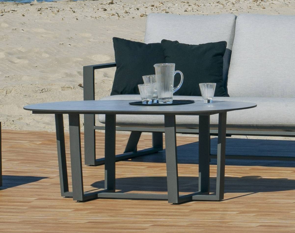 Lujosa mesa de centro de aluminio con tablero HPL. Disponible en color blanco o antracita.