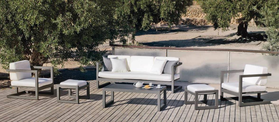 Conjunto aluminio: 1 sofá de 3 plazas + 2 sillones + 1 mesa de centro + 2 taburetes + cojines Dralón Lux.