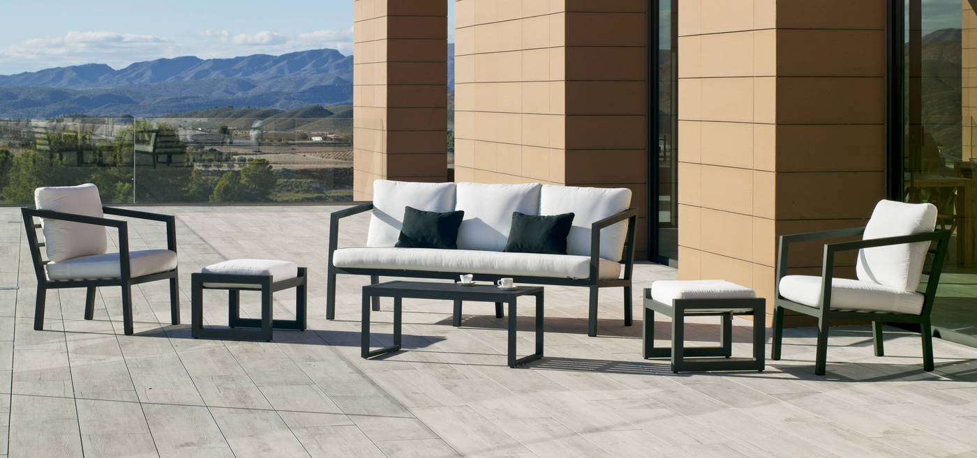 Conjunto aluminio luxe: 1 sofá 3 plazas + 2 sillones + 1 mesa de centro. Disponible en color blanco, antracita o champagne.<br/><br/><b>OFERTA VÁLIDA HASTA EL 30 DE JUNIO O FIN DE EXISTENCIAS</b>