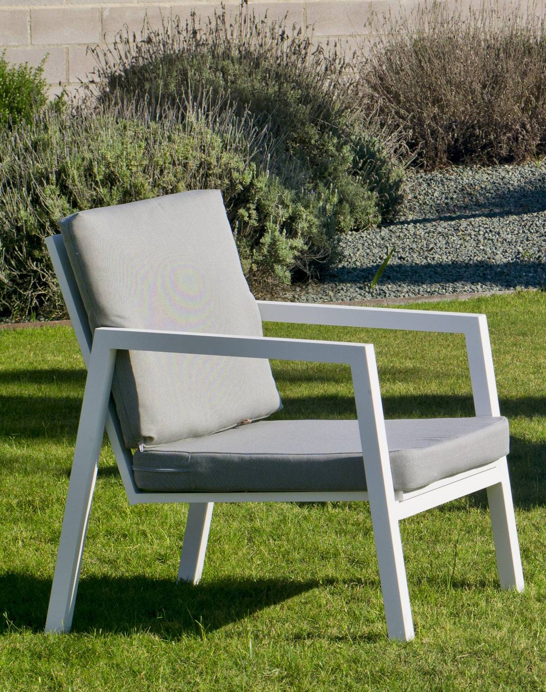 Set Aluminio Ágata-7 - Conjunto de aluminio apilable: 1 sofá de 2 plazas + 2 sillones + 1 mesa de centro + cojines. Disponible en color blanco, plata o antracita.