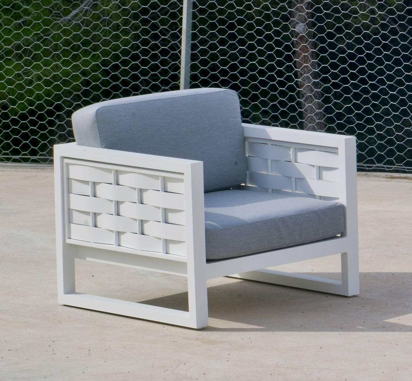 Set Aluminio Luxe Augusta-10 - Lujoso conjunto de aluminio luxe: 1 sofá de 3 plazas + 2 sillones + 2 reposapiés + 1 mesa de centro + cojines. Estructura de color blanco, antracita o champagne.