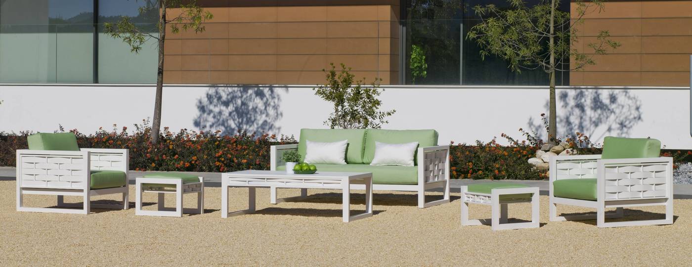 Lujoso conjunto de aluminio luxe: 1 sofá de 2 plazas + 2 sillones + 1 mesa de centro + cojines. Estructura de color blanco, antracita o champagne.