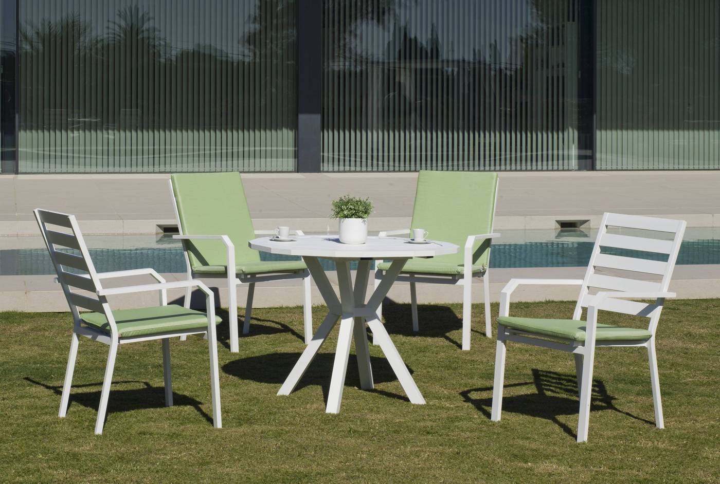 Set Aluminio Baracoa-Palma 110-4 - Moderno conjunto de aluminio luxe: Mesa de comedor poligonal de 110 cm. + 4 sillones de aluminio. Disponible en color blanco, antracita, champagne, plata o marrón.