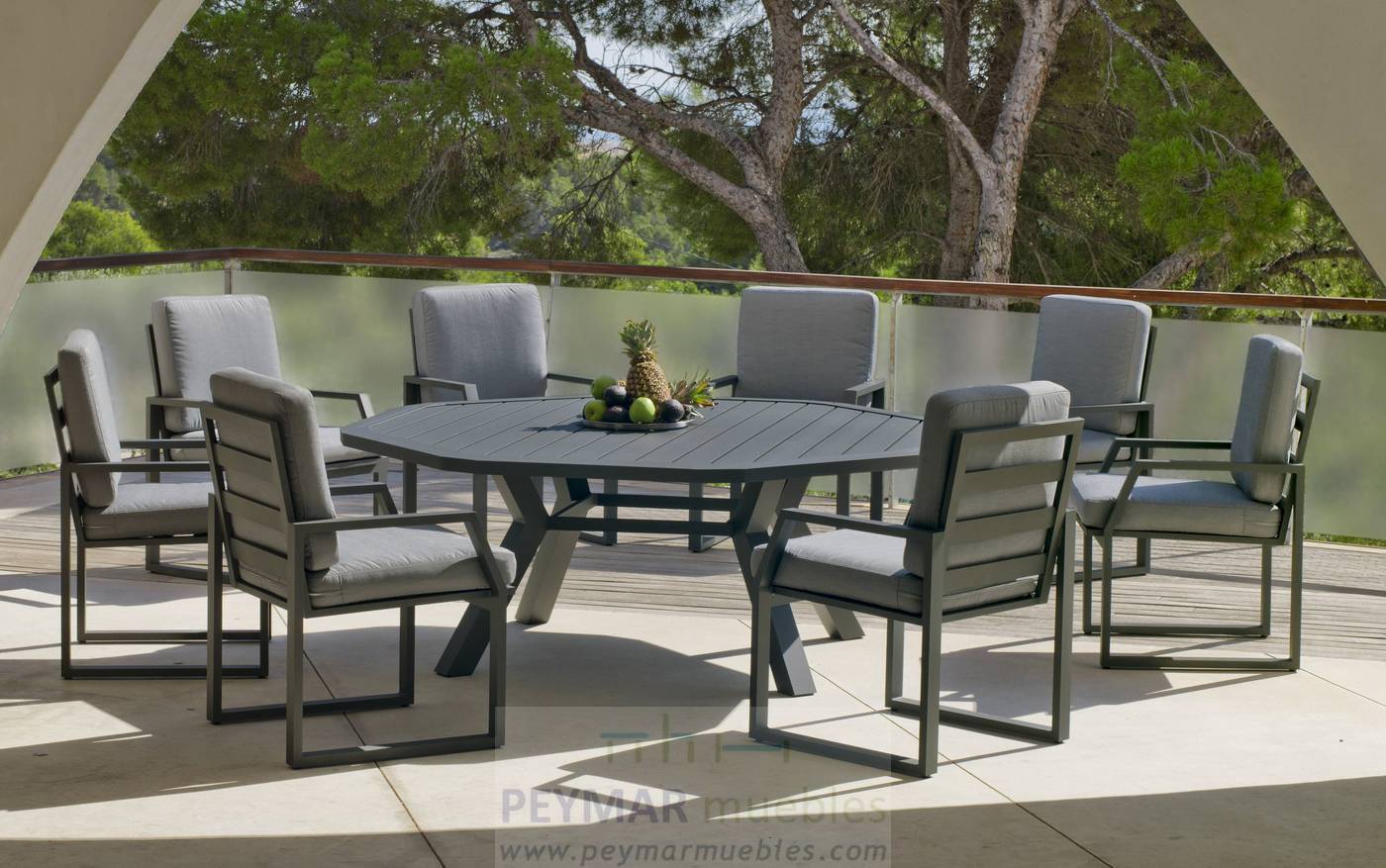 Conjunto de aluminio luxe: Mesa de comedor octogonal extra grande de 200 cm. + 8 sillones + cojines. Disponible en color blanco, antracita, champagne, plata o marrón.