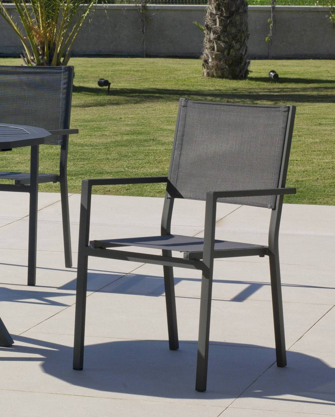Set Aluminio Baracoa-Córcega 100-4 - Moderno conjunto de aluminio luxe: Mesa de comedor poligonal de 100 cm. + 4 sillones de textilen. Disponible en color blanco, plata y antracita.