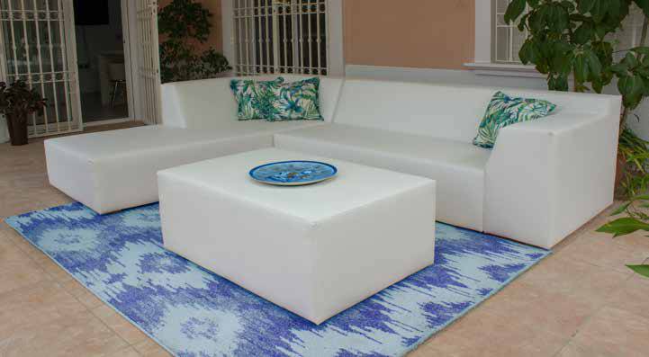 Lujoso conjunto de aluminio tapizado con technotex impermeable: Chaiselonge + sofá 2 plazas + mesa de centro.