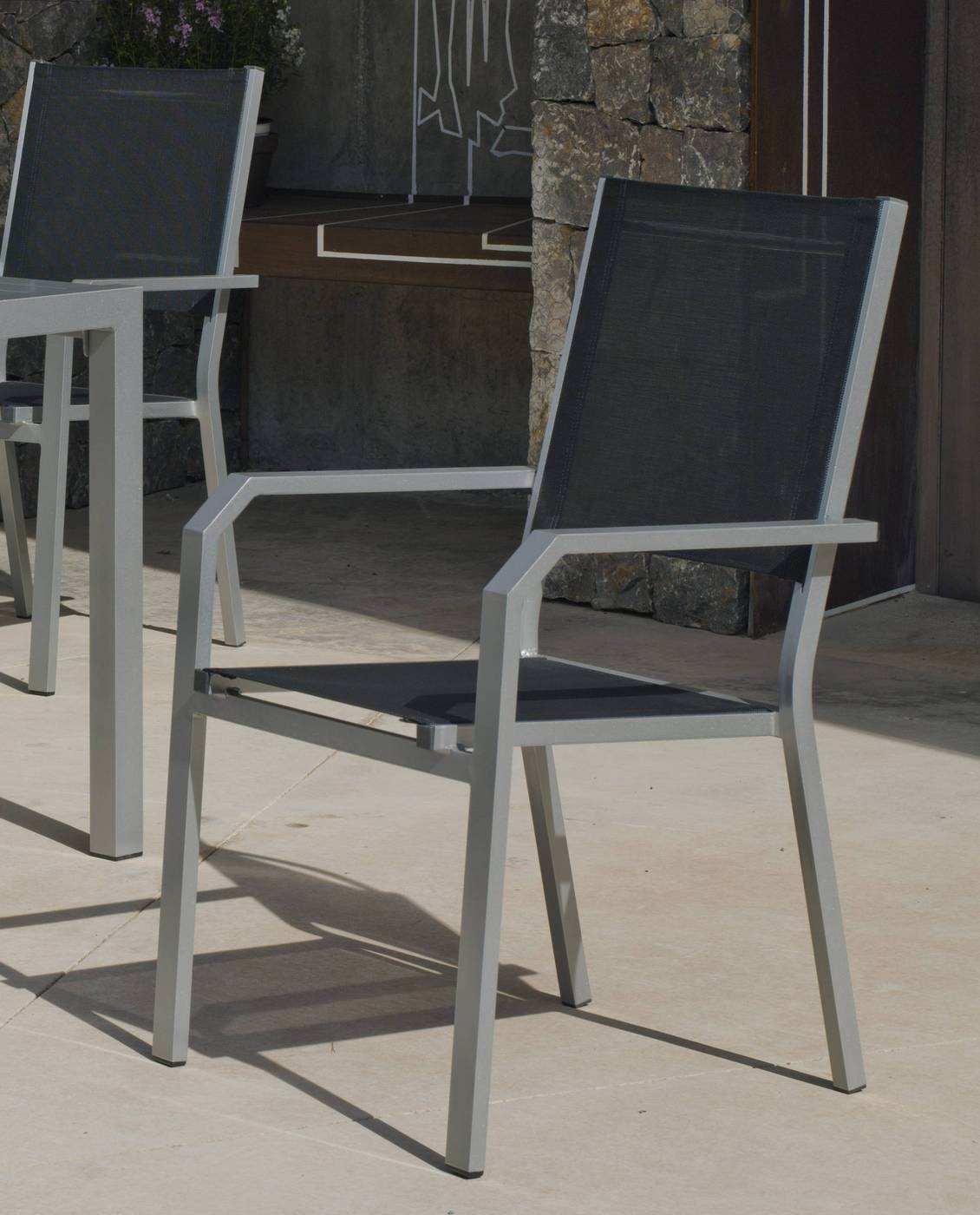 Set Aluminio Palma-Gema 90-4 - Conjunto aluminio luxe: Mesa cuadrada 90 cm + 4 sillones de textilen. Disponible en color blanco, antracita, champagne, plata o marrón.