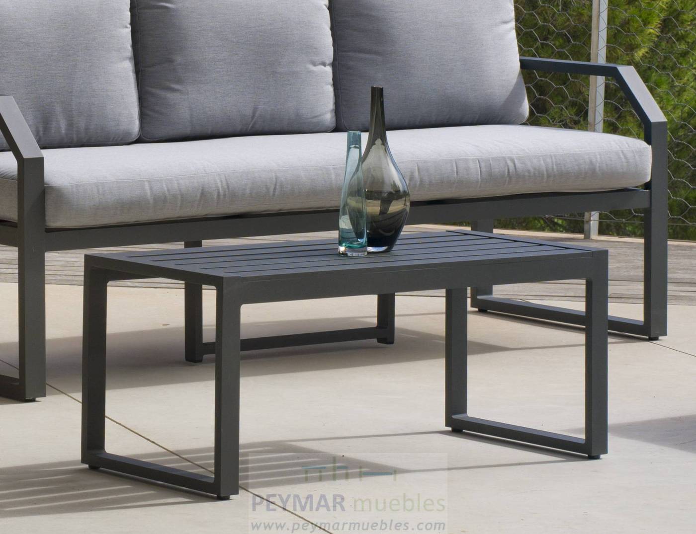 Mesa de centro 100 % de aluminio de 90 cm. Disponible en color blanco, antracita, champagne, plata o marrón.