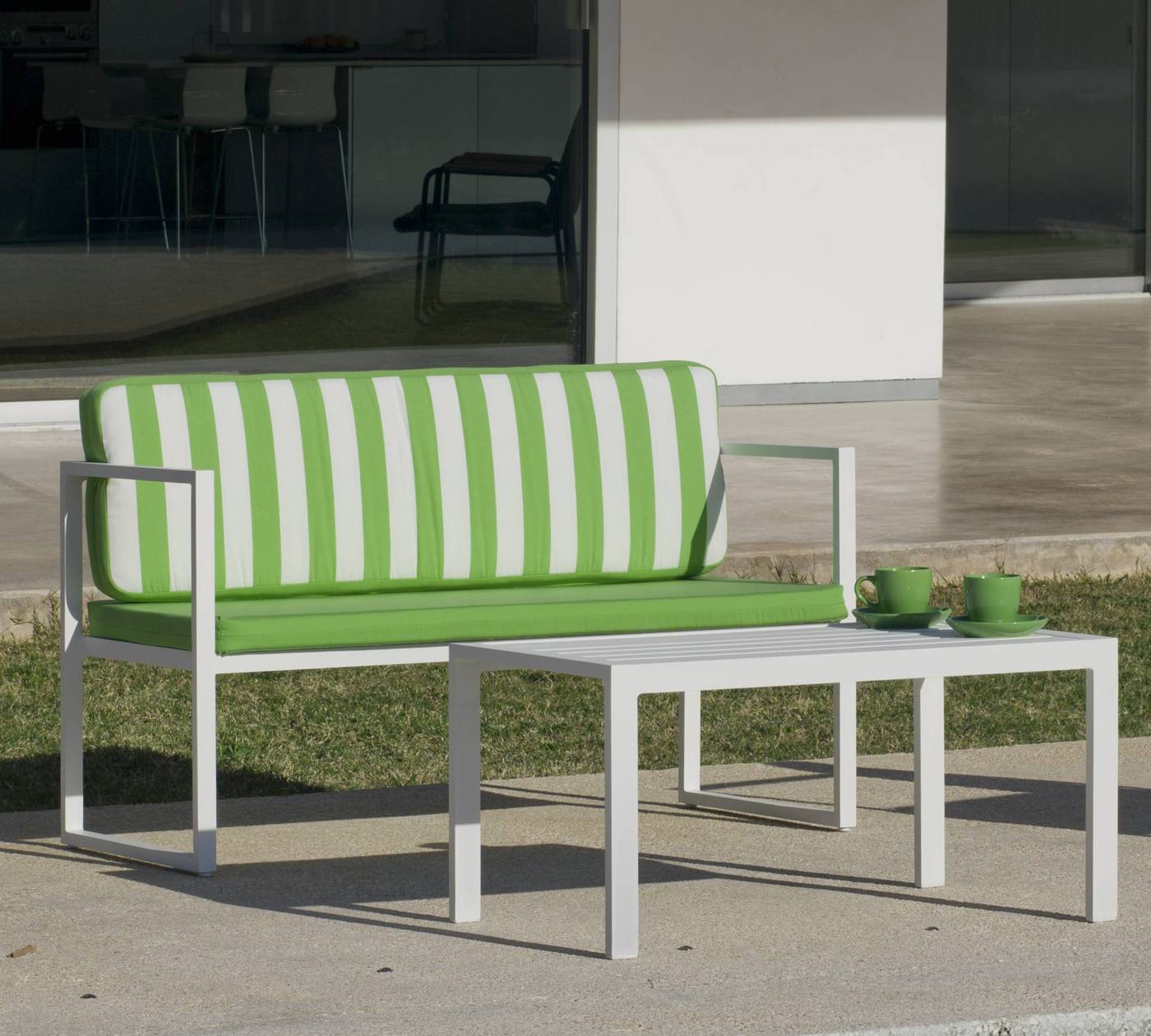 Set Aluminio Long Beach-7 - Conjunto de aluminio apilable: sofá 2 plazas + 2 sillones + mesa de centro + cojines. Disponible en color blanco o antracita.
