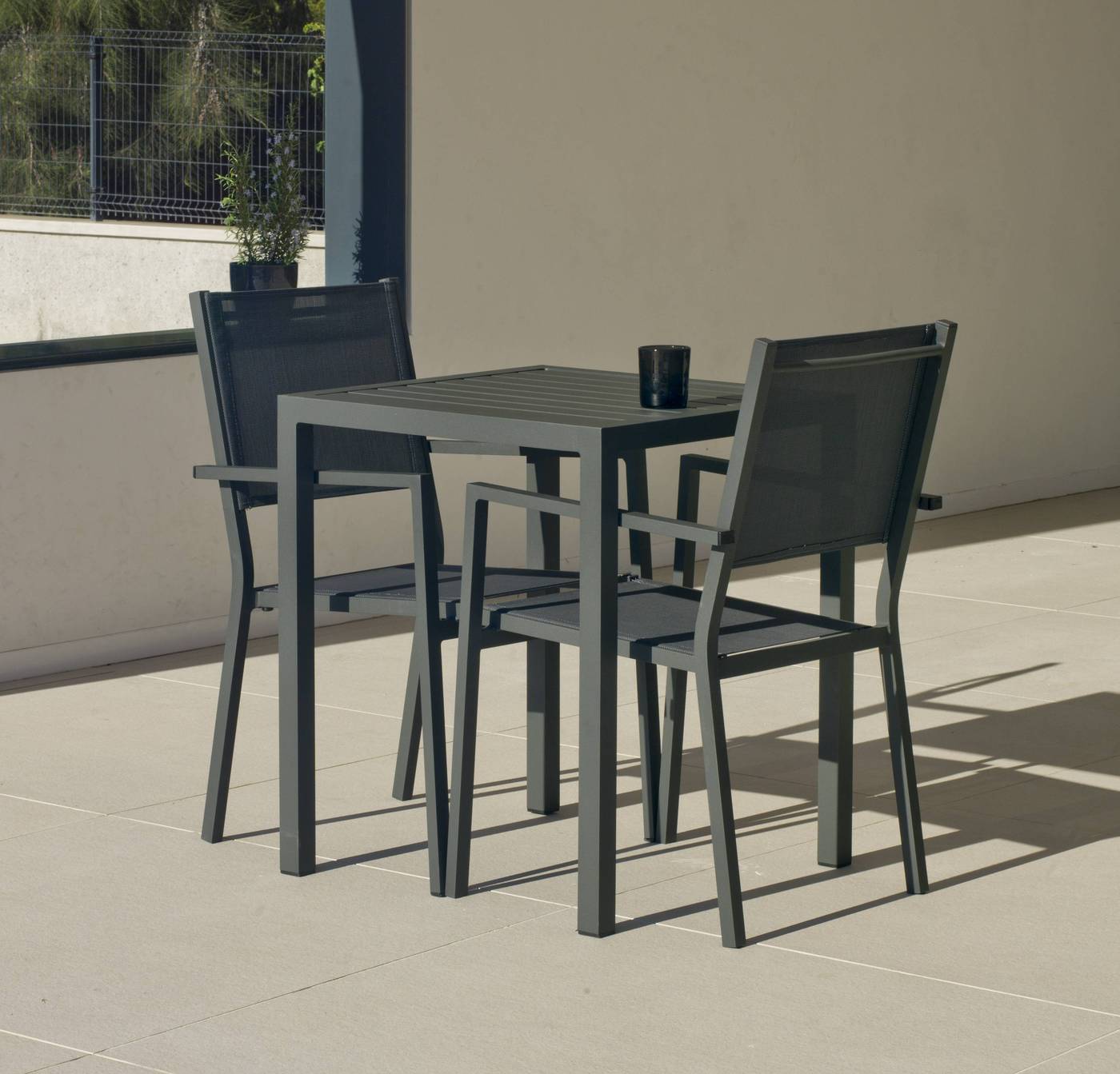 Set Aluminio Melea-Córcega 65-2 - Conjunto aluminio para jardín: Mesa cuadrada de 65 cm. + 2 sillones de aluminio y textilen. Disponible en color blanco, antracita, champagne, plata o marrón.