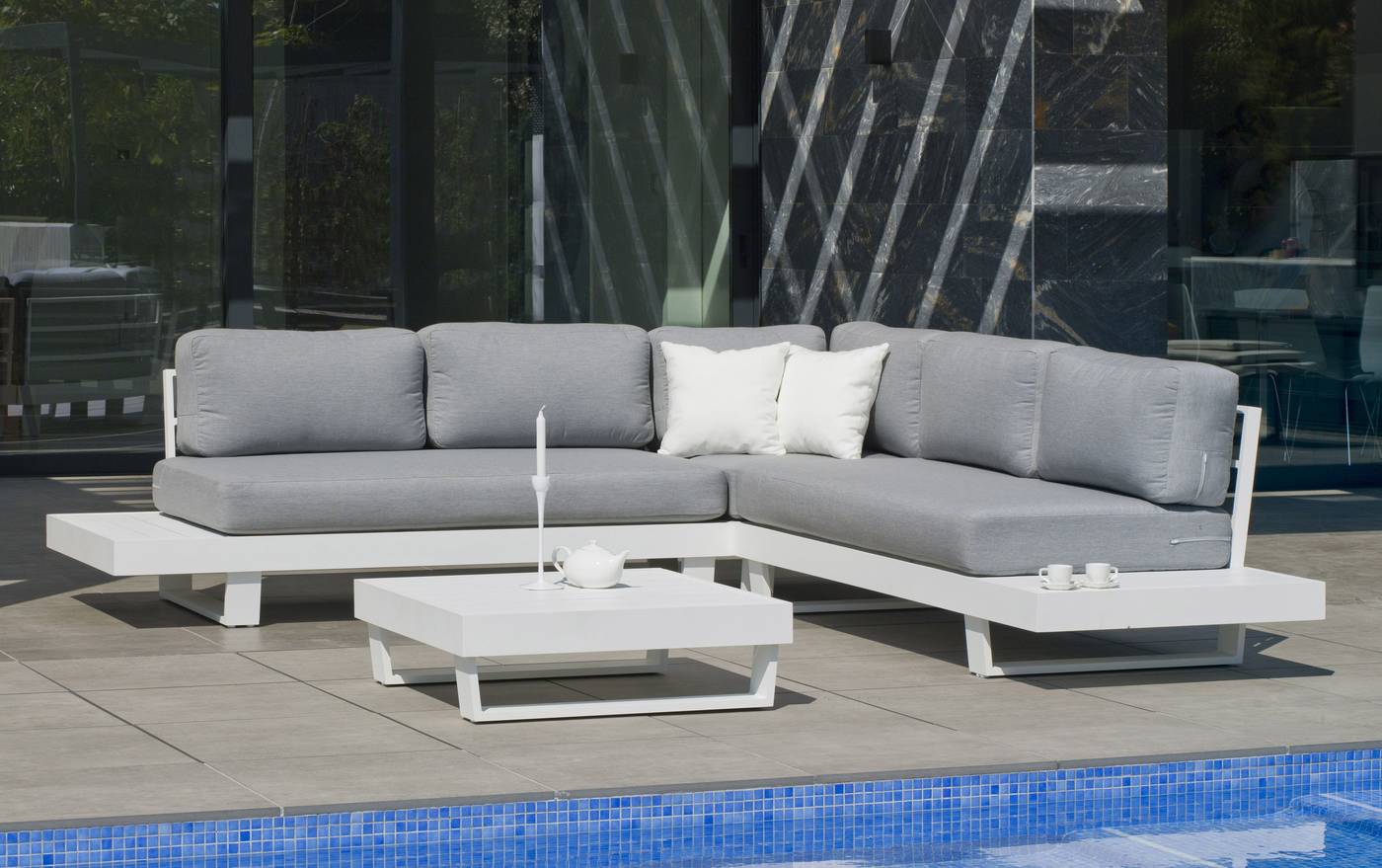Set Rinconera Aluminio Luxe Menfis-7 - Rinconera confort lujo 5 plazas, con cojines desenfundables + mesa de centro. Estructura robusta de aluminio color blanco, antracita o champagne.