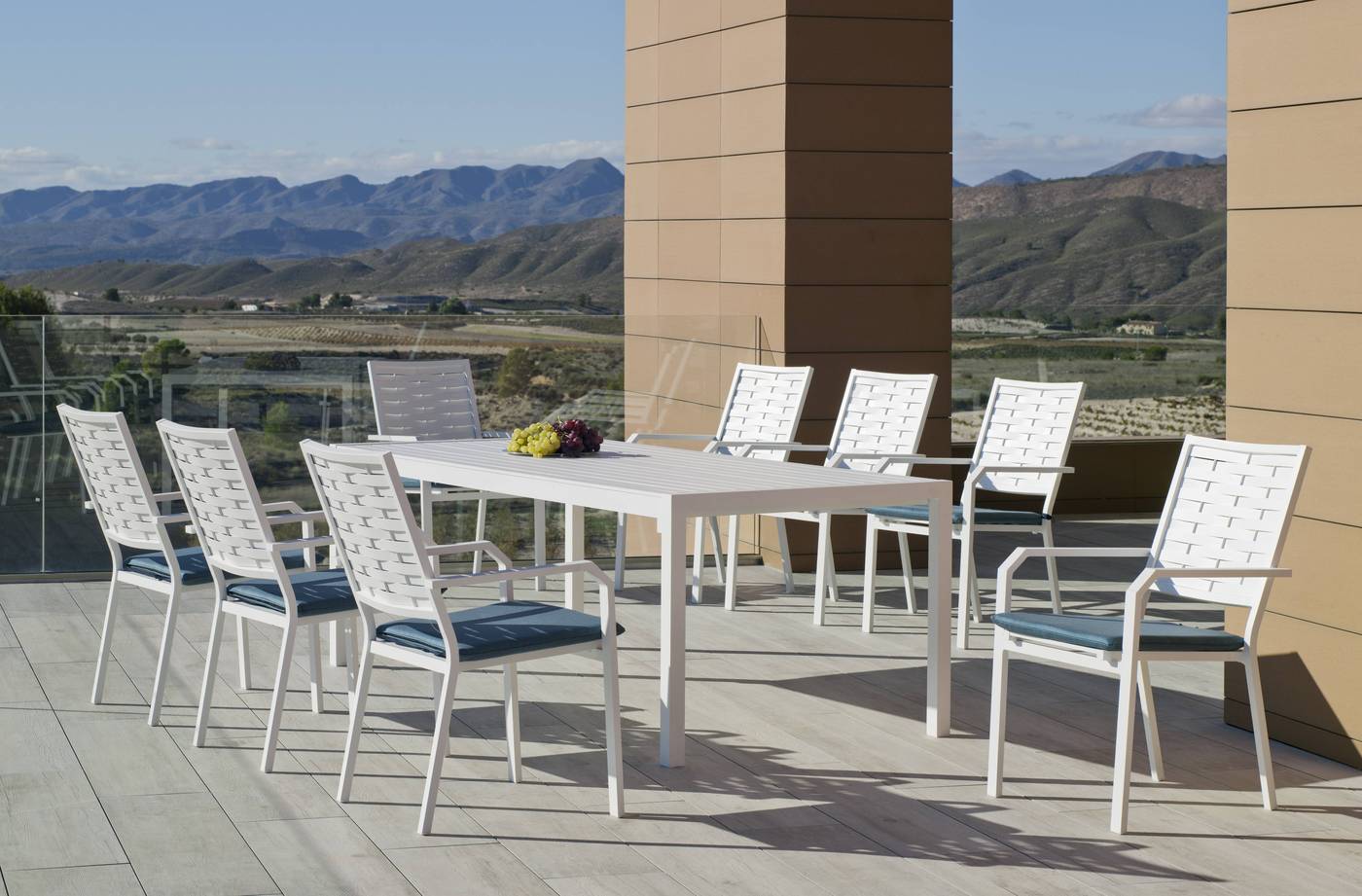 Conjunto de aluminio luxe para jardín o terraza: Mesa rectangular 200 cm. + 8 sillones. Disponible en color blanco, bronce, antracita y champagne.