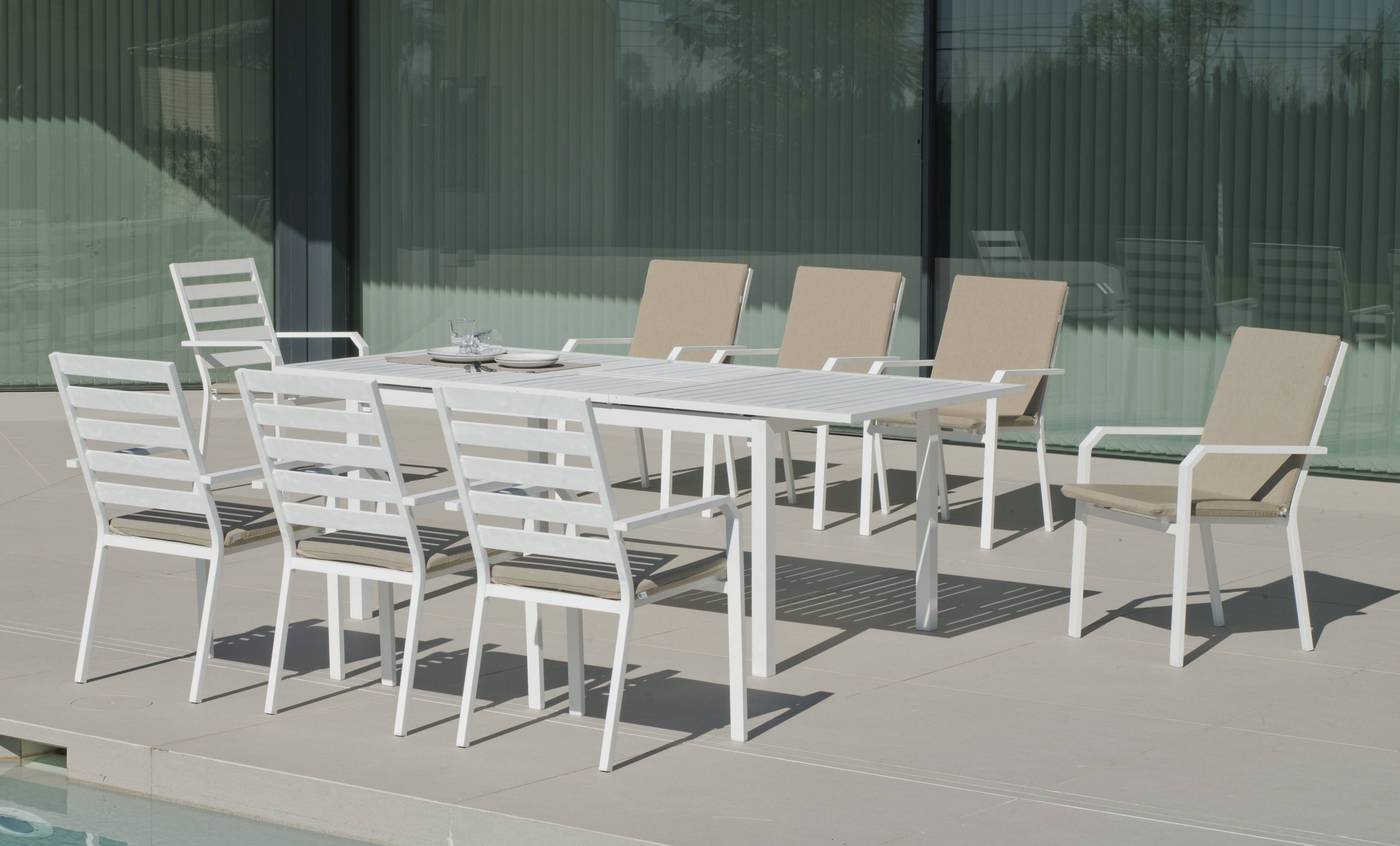 Conjunto de aluminio luxe: mesa extensible 170-220 cm. + 8 sillones. Disponible en color blanco, plata, bronce, antracita y champagne.