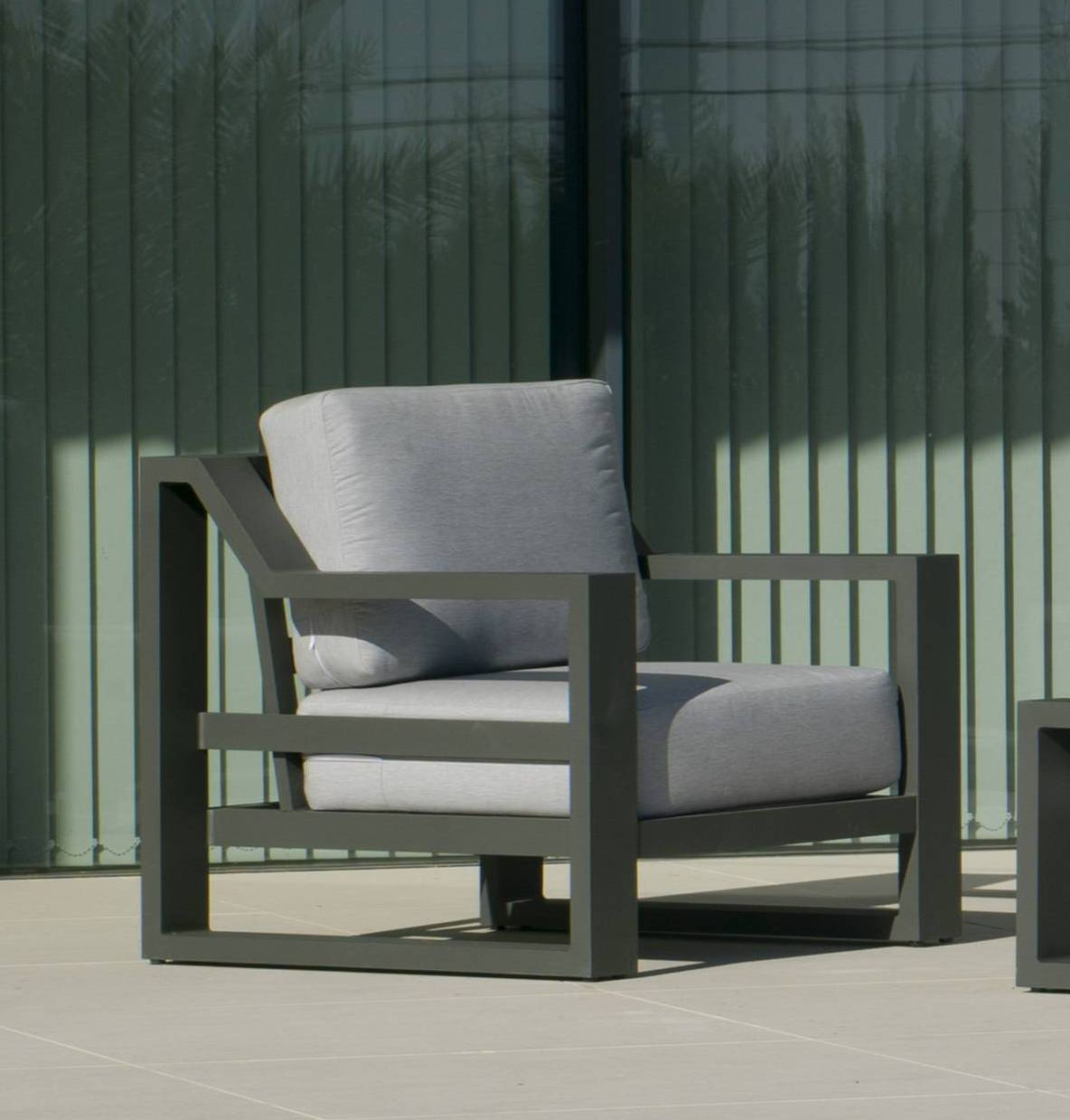 Set Aluminio Luxe Rosenborg-8 - Conjunto lujo para jardín: 1 sofá de 3 plazas + 2 sillones + 1 mesa de centro + cojines. Estructura de alumino reforzado color blanco, antracita o champagne.