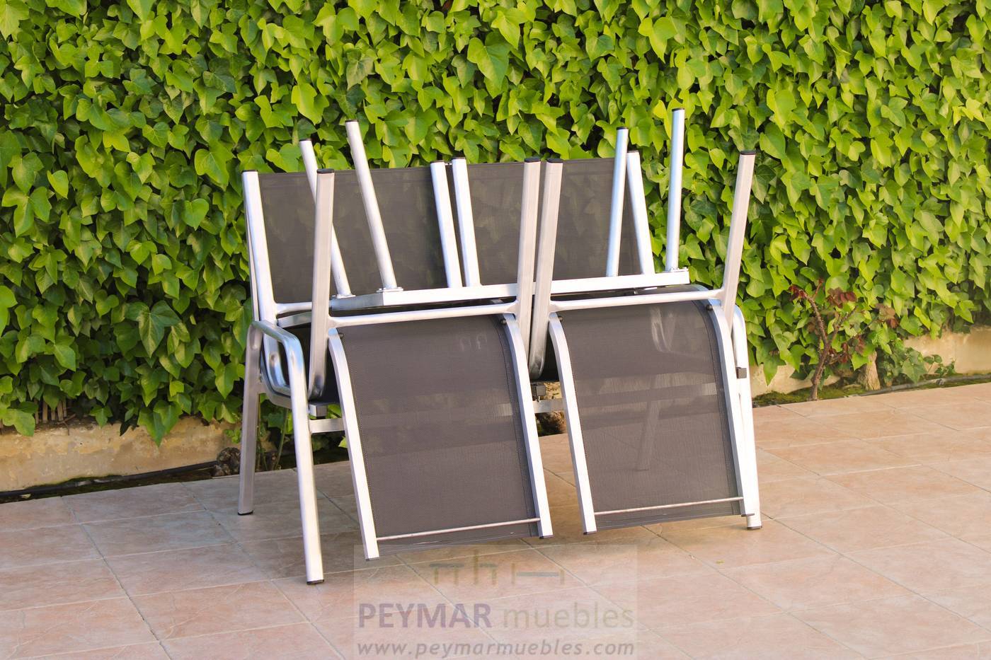 Conjunto Aluminio Avalon - Conjunto aluminio: 1 sofá 2 plazas + 2 sillones + 1 mesa de centro HPL. De color blanco, antracita, champagne, plata o marrón.