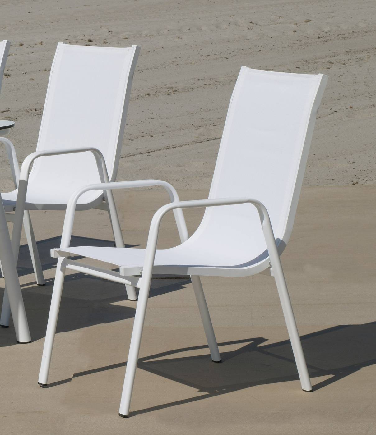 Set Mundra-150-4 Avalon - Conjunto aluminio para jardín: Mesa rectangular con tablero HPL de 150 cm + 4 sillones de textilen. Colores: blanco y antracita.