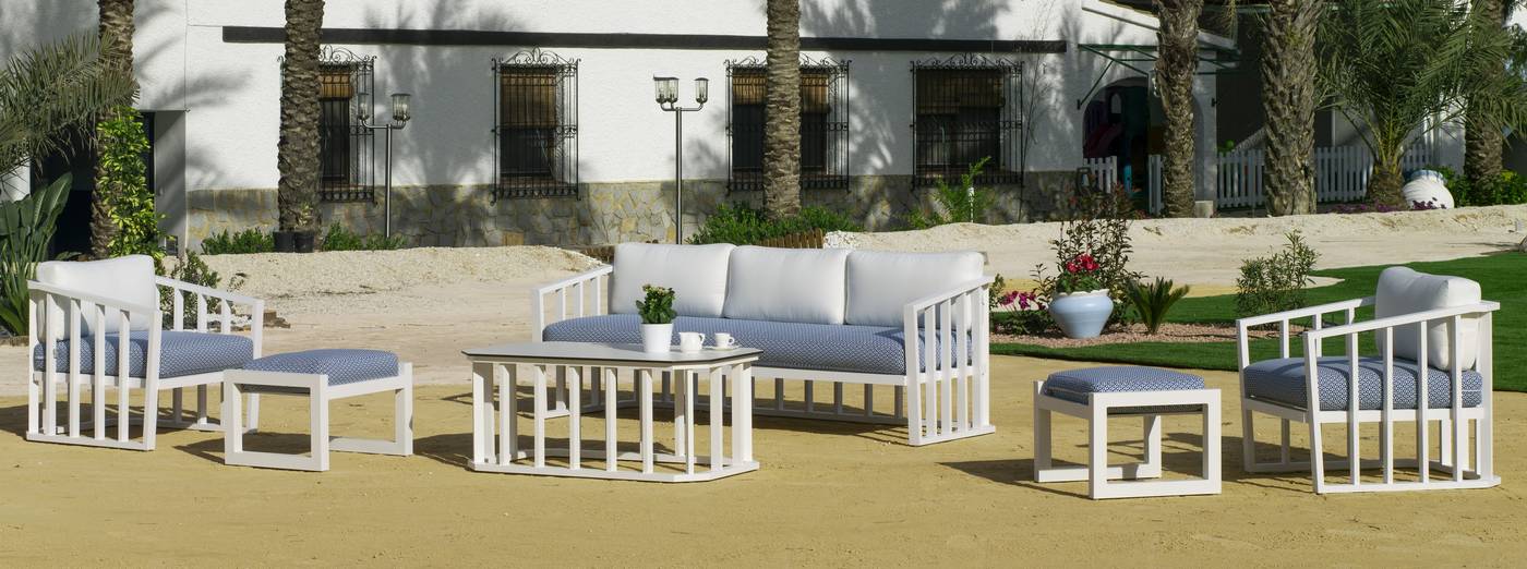 Conjunto confort aluminio: 1 sofá 3 plazas + 2 sillones + 1 mesa de centro + cojines. Disponible en color blanco o antracita.