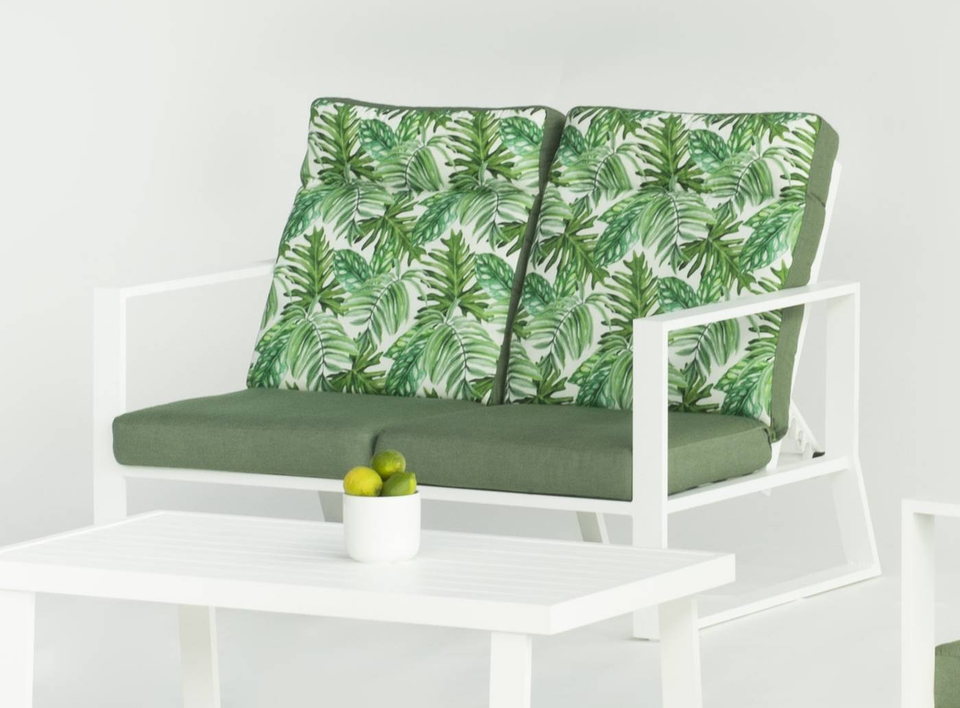 Sofá relax lujo 2 plazas, con respaldos reclinables. Fabricado de aluminio en color blanco, antracita o bronce.