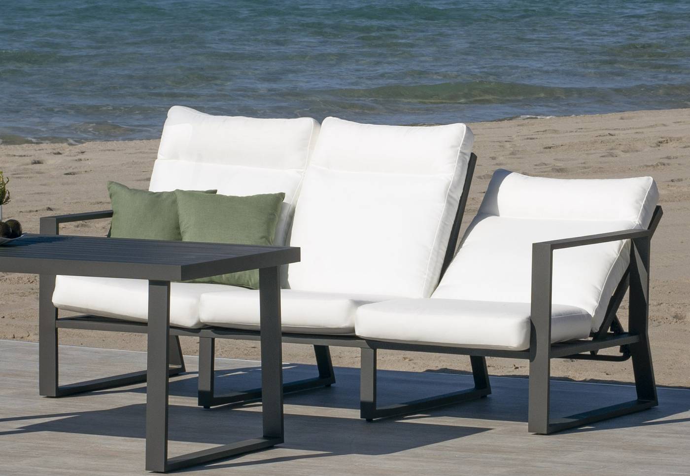 Set Aluminio Bolonia-750 - Conjunto aluminio: sofá 3 plazas + 2 sillones + mesa de comedor + 2 taburetes + cojines. Respaldos reclinables. Colores: blanco, antracita o bronce.