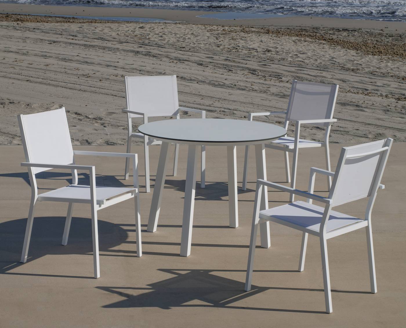 Set California-HPL Córcega - Conjunto de aluminio para jardín: Mesa redonda con tapa HPL de 100 cm + 4 sillones de textilen. Colores: blanco y antracita.