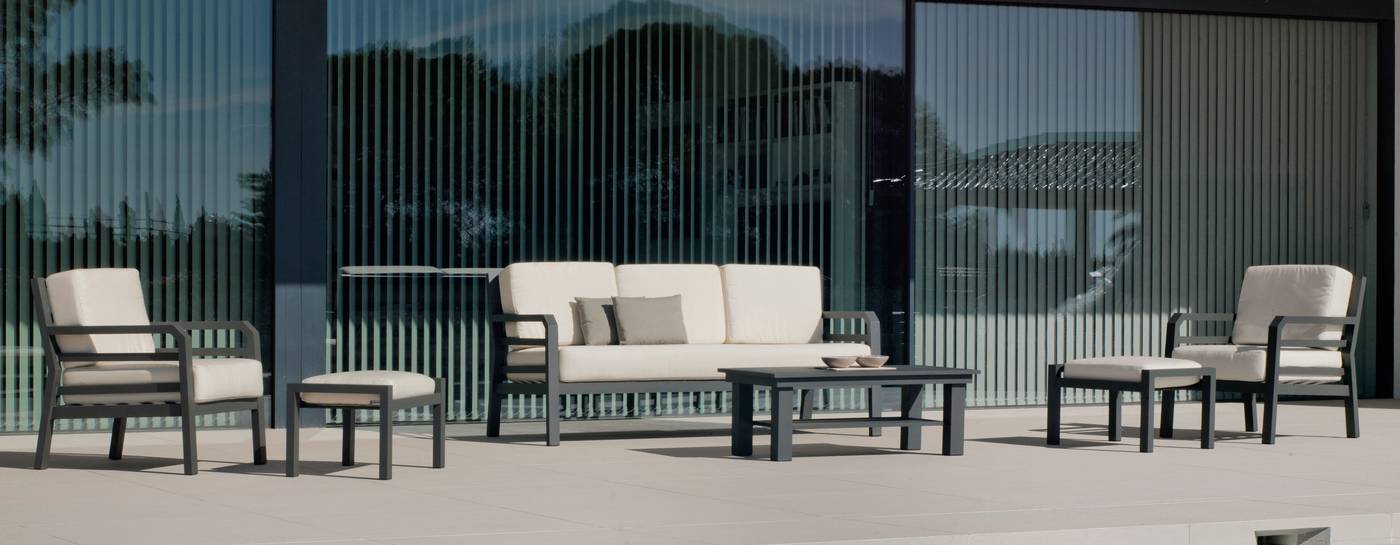 Set Aluminio Luxe Camelia-8 - Conjunto lujo de aluminio: 1 sofá de 3 plazas + 2 sillones + 1 mesa de centro + cojines.
