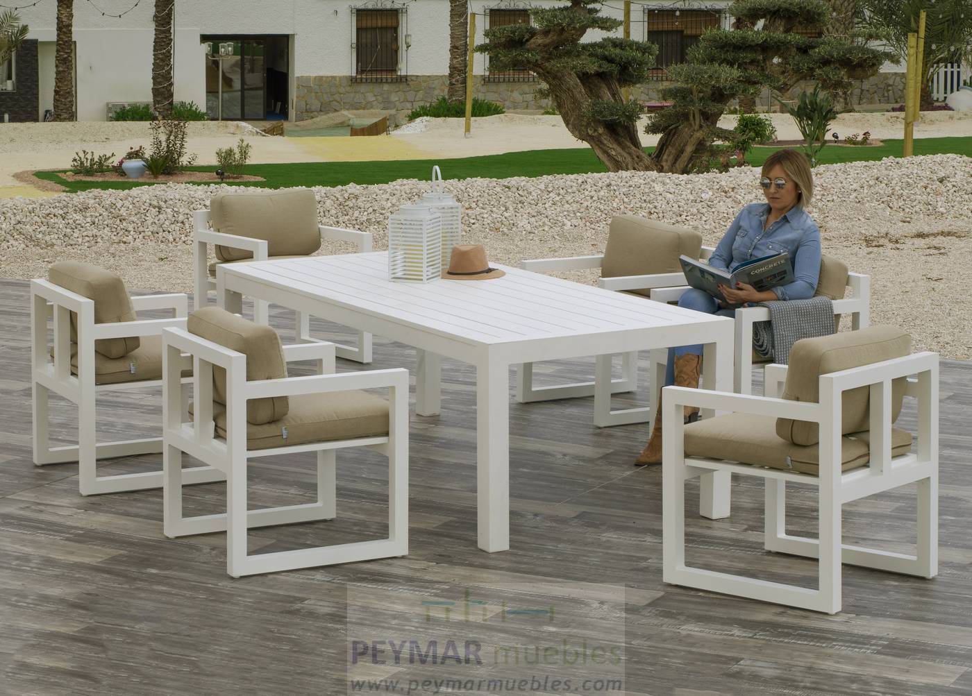 Sillón Aluminio Dominique-30 - Sillón lujoso de comedor para jardín. Estructura de aluminio y cojines desenfundables. Disponible en color blanco, antracita, champagne, plata o marrón.