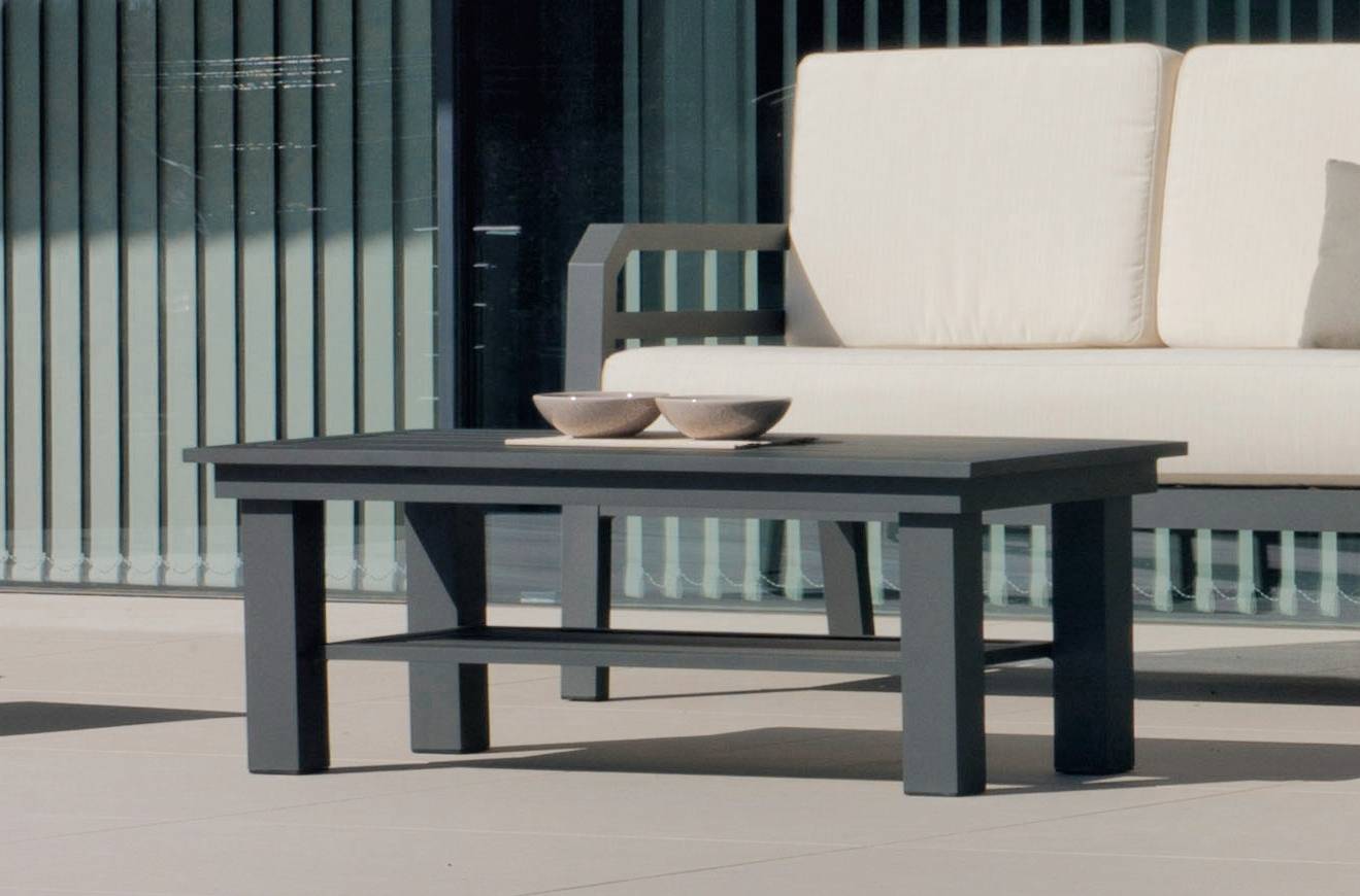 Set Aluminio Luxe Camelia-9 - Conjunto lujo de aluminio: 1 sofá de 2 plazas + 2 sillones + 2 reposapiés + 1 mesa de centro. Disponible en color blanco, antracita, champagne, plata o marrón.
