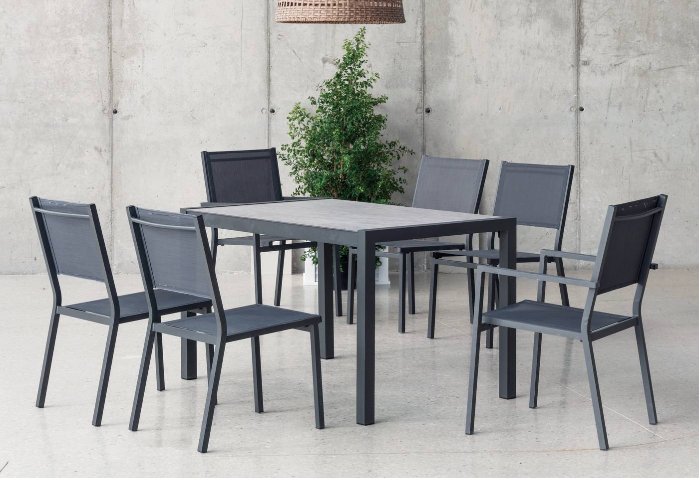 Conjunto de aluminio: mesa extensible con tablero HPL + 6 sillones de textilen. Disponible en color blanco o antracita.