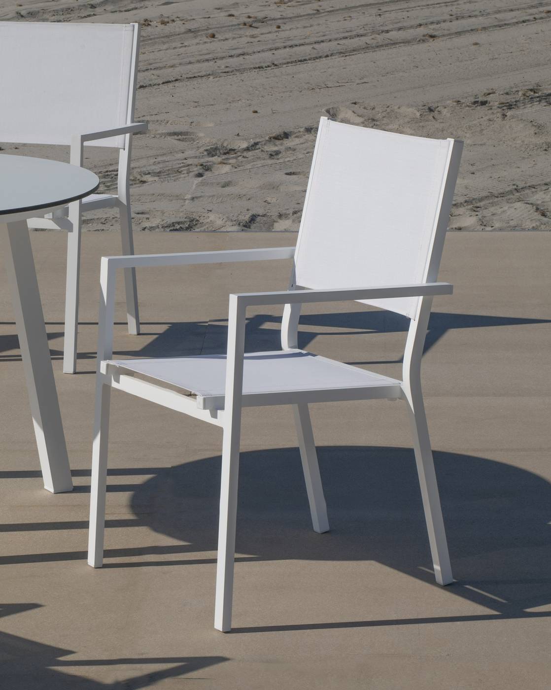 Set California-HPL Córcega - Conjunto de aluminio para jardín: Mesa redonda con tapa HPL de 100 cm + 4 sillones de textilen. Colores: blanco y antracita.