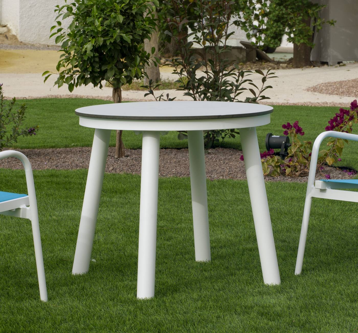 Conjunto Disni Alumino - Conjunto infantil de aluminio para jardín: mesa redonda con tablero HPL de 60 cm + 2 sillones de textilen.