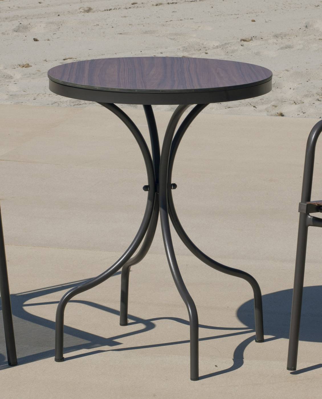 Set Dubay-60-2 Marsel - Conjunto aluminio color marrón: Mesa redonda con tablero HPL de 60 cm + 2 sillones con cojines.
