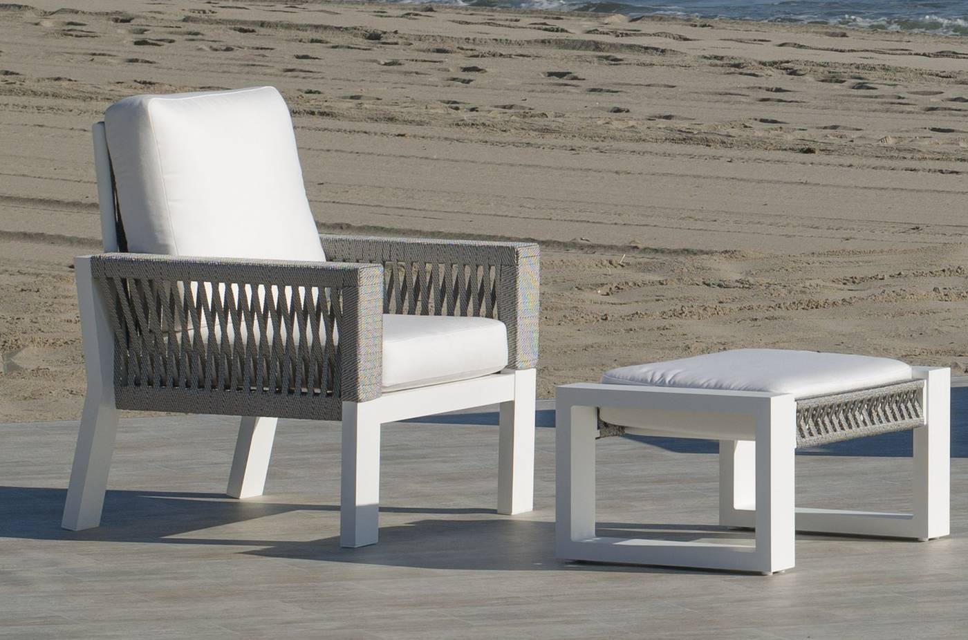 Set Aluminio Estambul-7 - Conjunto aluminio-cuerda: 1 sofá de 2 plazas + 2 sillones + 1 mesa de centro + cojines. Disponible en color blanco, gris, marrón o champagne.