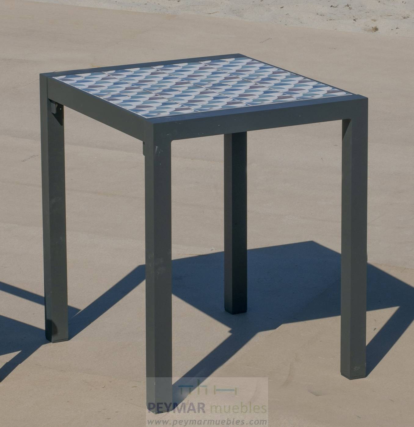 Set Góndola-60-2 Palma - Conjunto de aluminio color antracita: Mesa cuadrada con tablero mosaico de 60 cm + 2 sillones.